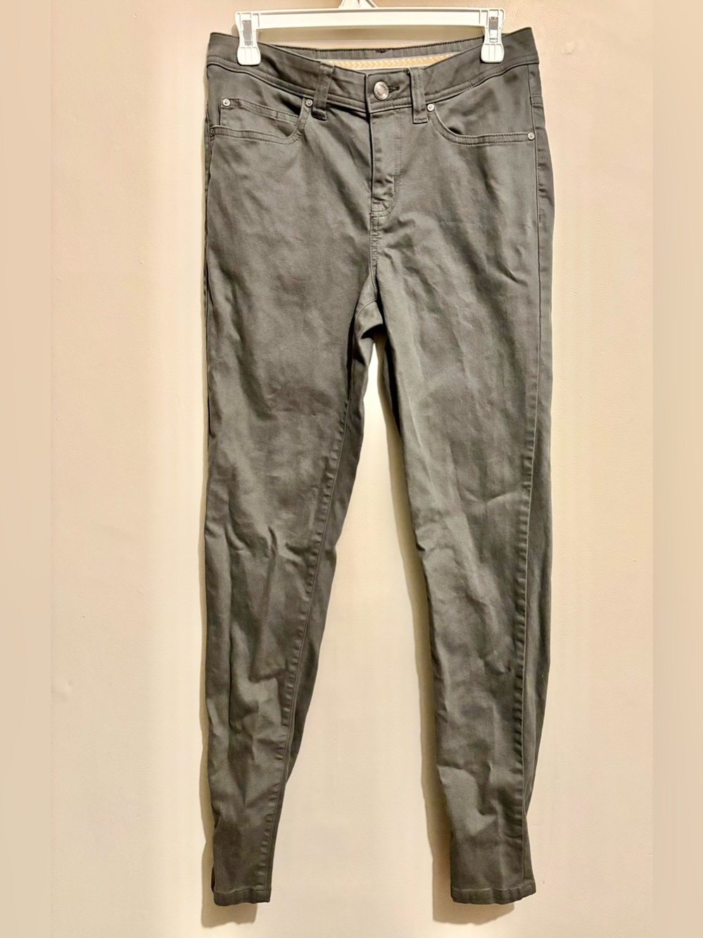 Straight Stretch Jeans in Charcoal Gray